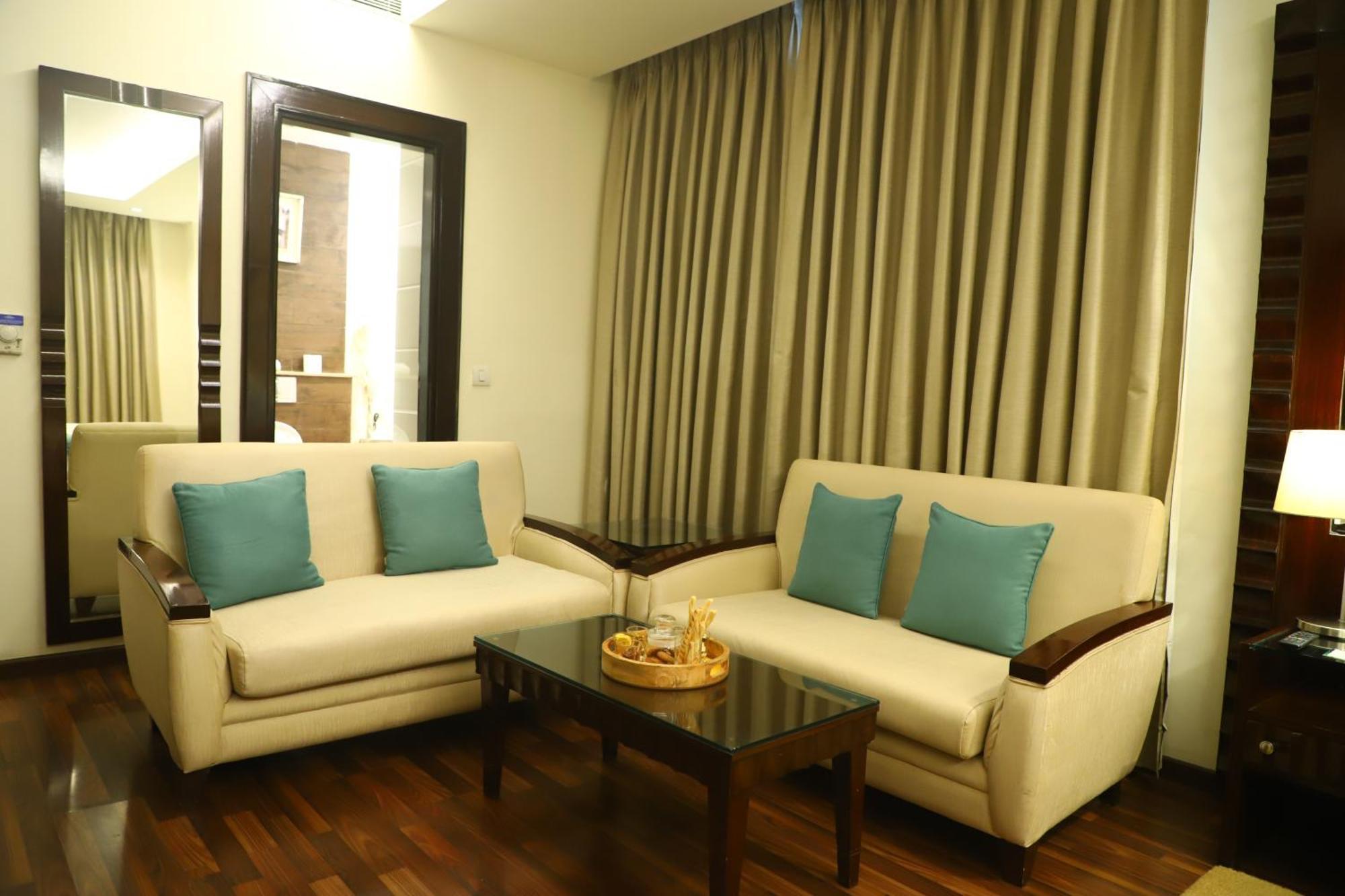 Deventure Sarovar Portico Kapashera, New Delhi Exterior photo
